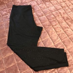 Old Navy Geometric-Print Black Active Pants